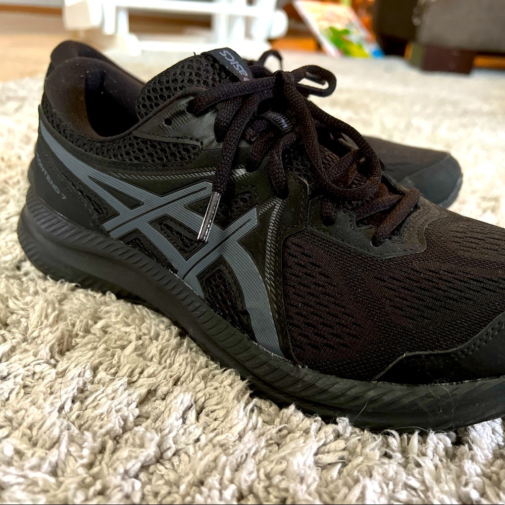 Men’s 10.5 ASICS